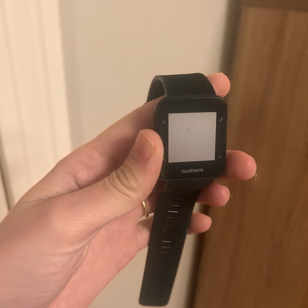 GARMIN Forerunner (old model) - used with charger available.